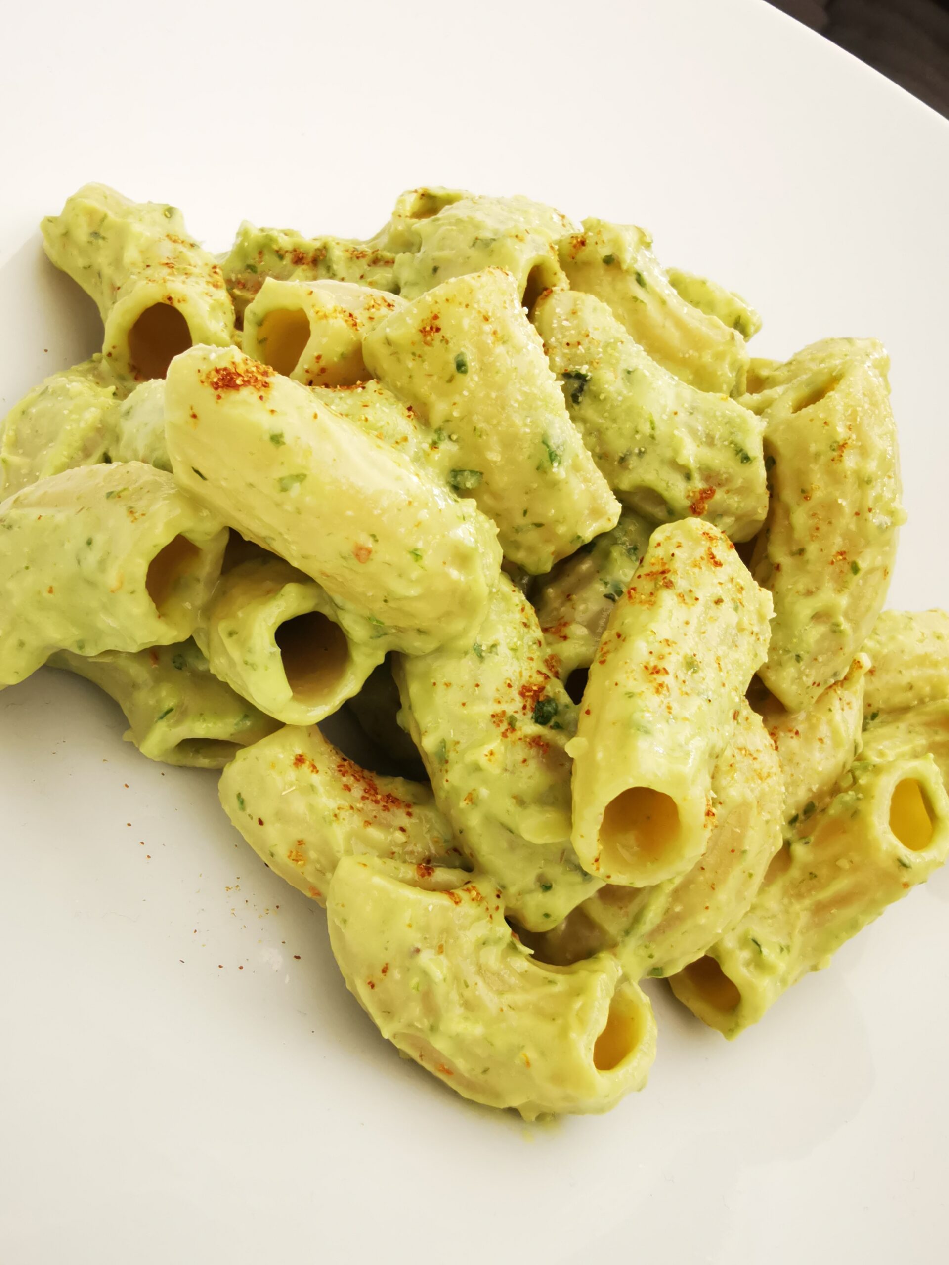Proteinreiche Nudeln mit scharfer Avocadosauce — MyVegAtelier